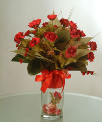 yapay güllerden vazo  9 gül  Muğla çiçek gönderme sitemiz güvenlidir 
