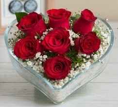 Kalp içerisinde 7 adet kırmızı gül  Muğla çiçek siparişi vermek 