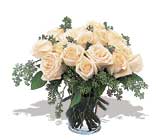 11 adet beyaz gül vazoda  Muğla internetten çiçek siparişi 