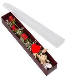 kutu içerisinde 3 adet gül ve oyuncak  Muğla İnternetten çiçek siparişi 
