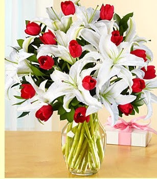  Muğla çiçek servisi , çiçekçi adresleri  3 kazablanka 10 kırmızı gül vazosu