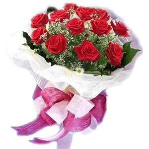  Muğla uluslararası çiçek gönderme  11 adet kırmızı güllerden buket modeli