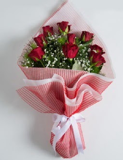 9 adet kırmızı gülden buket  Muğla uluslararası çiçek gönderme 