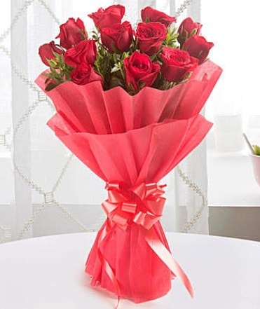 12 adet kırmızı gülden modern buket  Muğla online çiçek gönderme sipariş 